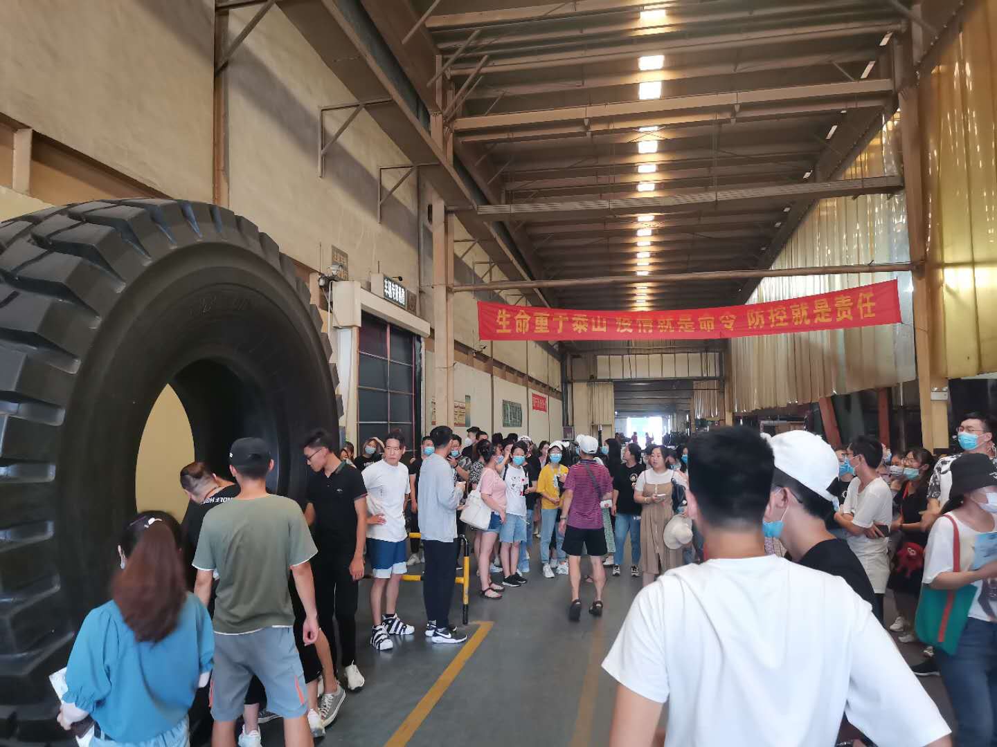走访观摩企业和重点项目