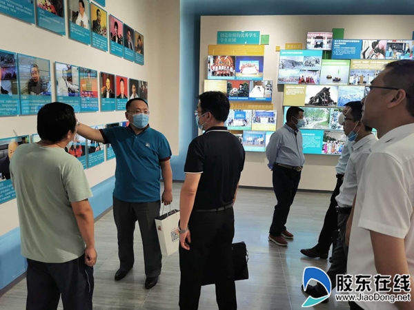 在兰州大学参观考察