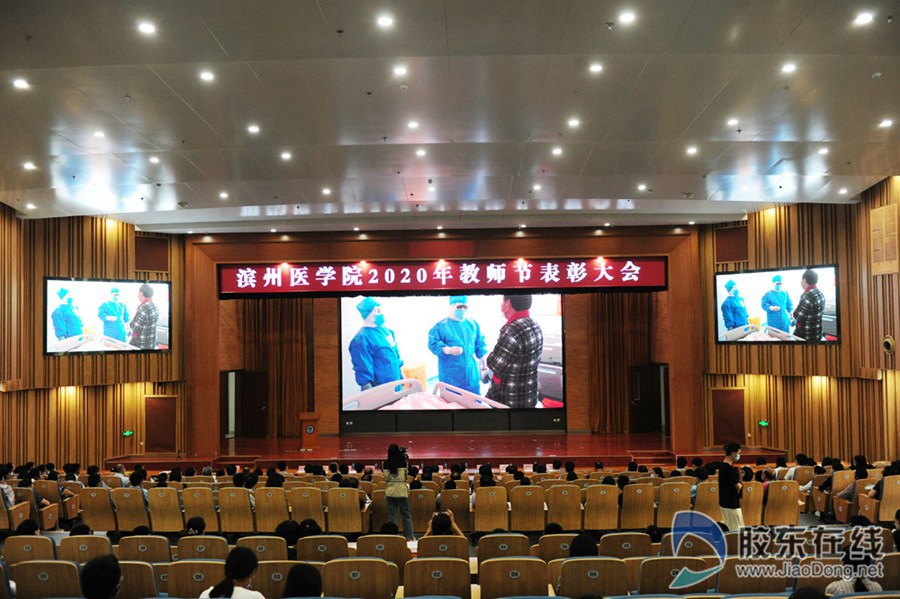 12不雅观看教师节微视频《讲台与烛光》