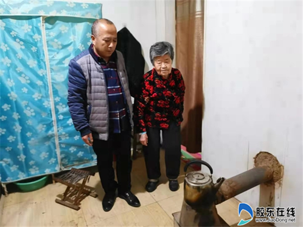 王安林陪岳母鍛煉