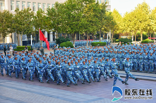 2分列式军训汇演