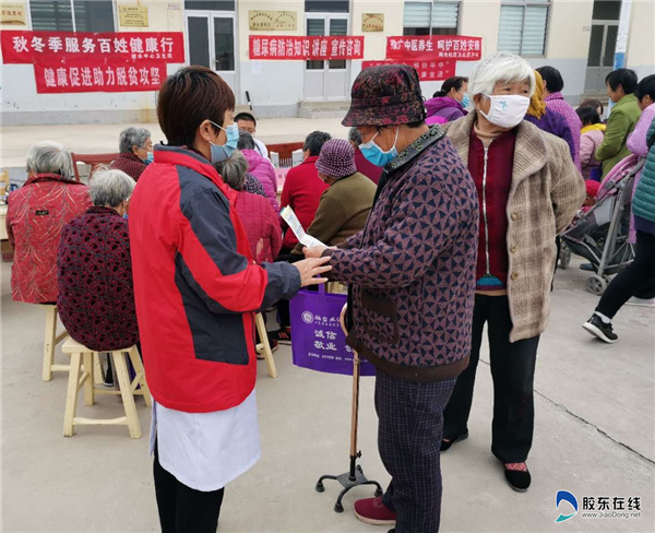 烟台业达医院、开发区潮水中心卫生院医疗队到峰山冷家村义诊