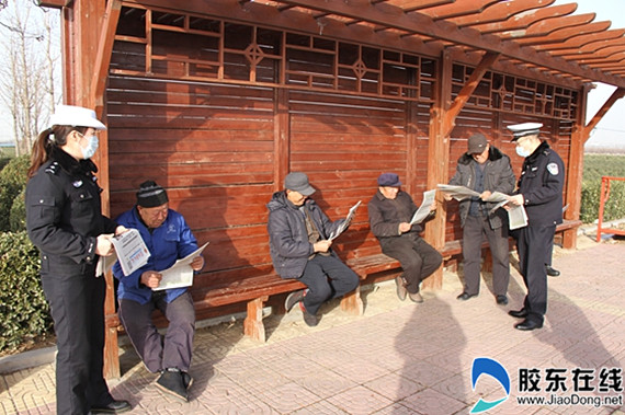 向辖区居民介绍交通知识