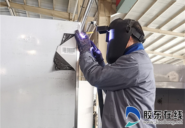李德中工作中