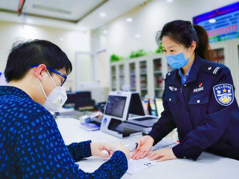 户籍窗口工作照_副本