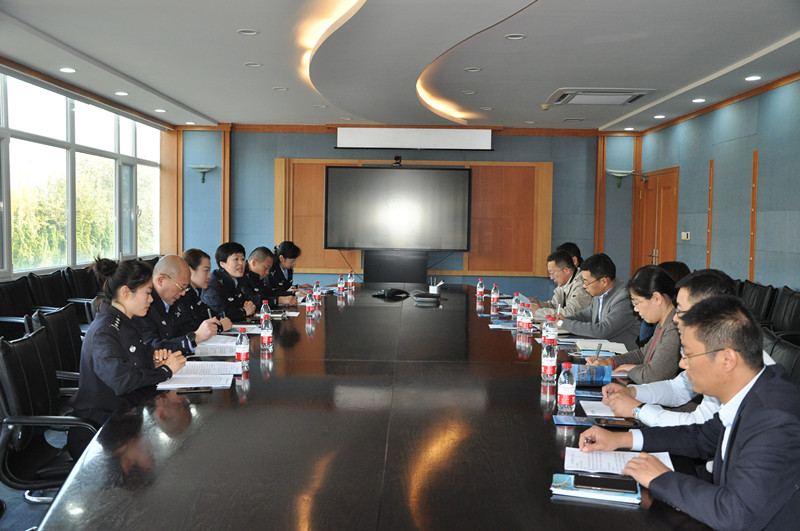 市公安局出入境管理分局走访企业座谈_副本