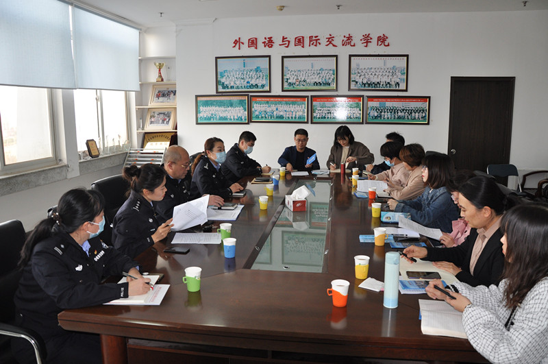 市公安局出入境管理分局走访驻烟高校_副本
