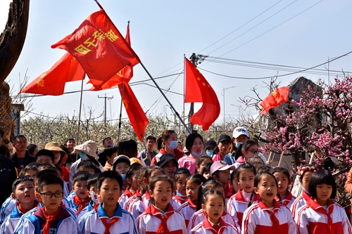 百人诵读《咏梅》