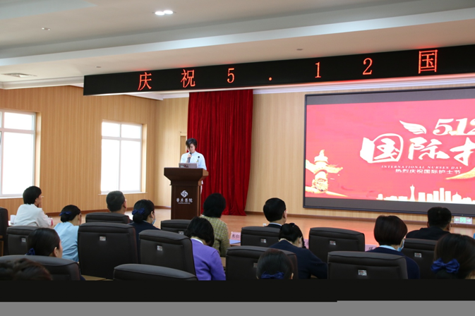 優(yōu)秀護(hù)士代表譚雯予發(fā)言