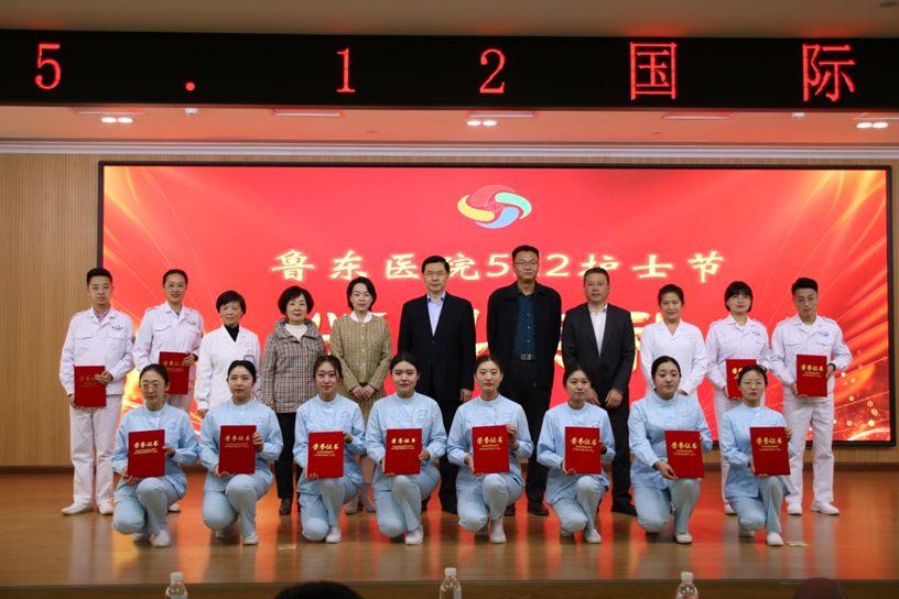 獲獎選手與院領(lǐng)導(dǎo)合影