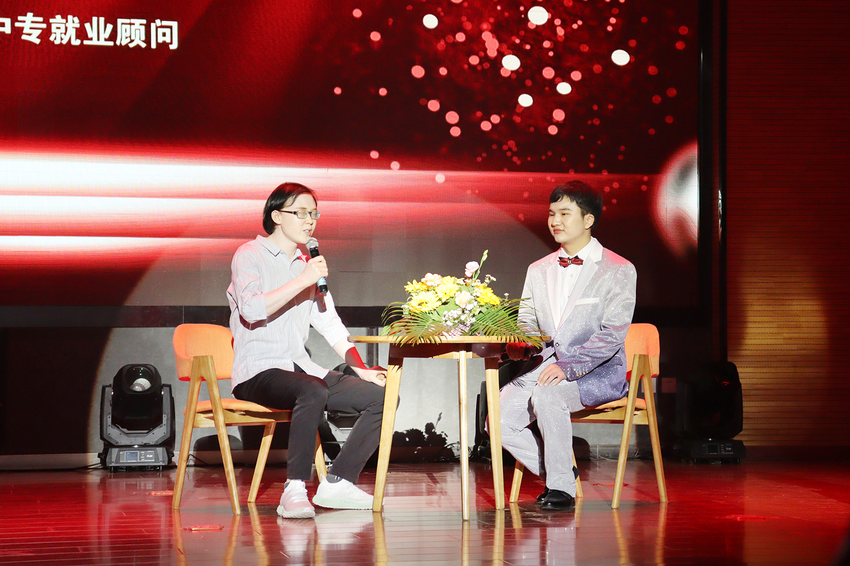 8΢��̸�ܳ�У�ѽ�����־����