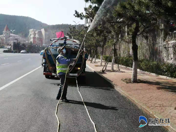綠化二隊(duì)迎賓路病蟲害防治