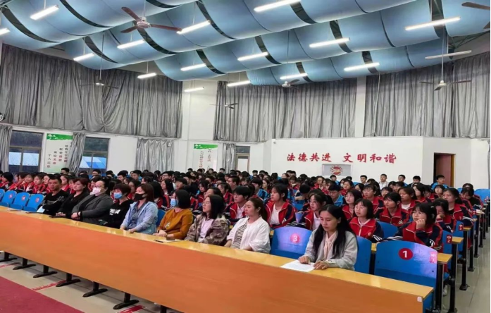 5��28�������л�����ְҵ�е�רҵѧУ��1117