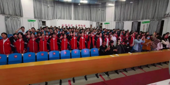 5��28�������л�����ְҵ�е�רҵѧУ��1290