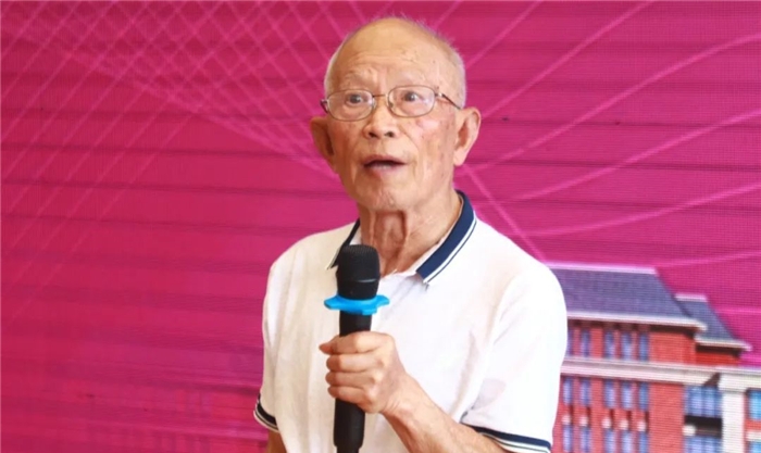 南开老校友杨维扬致辞