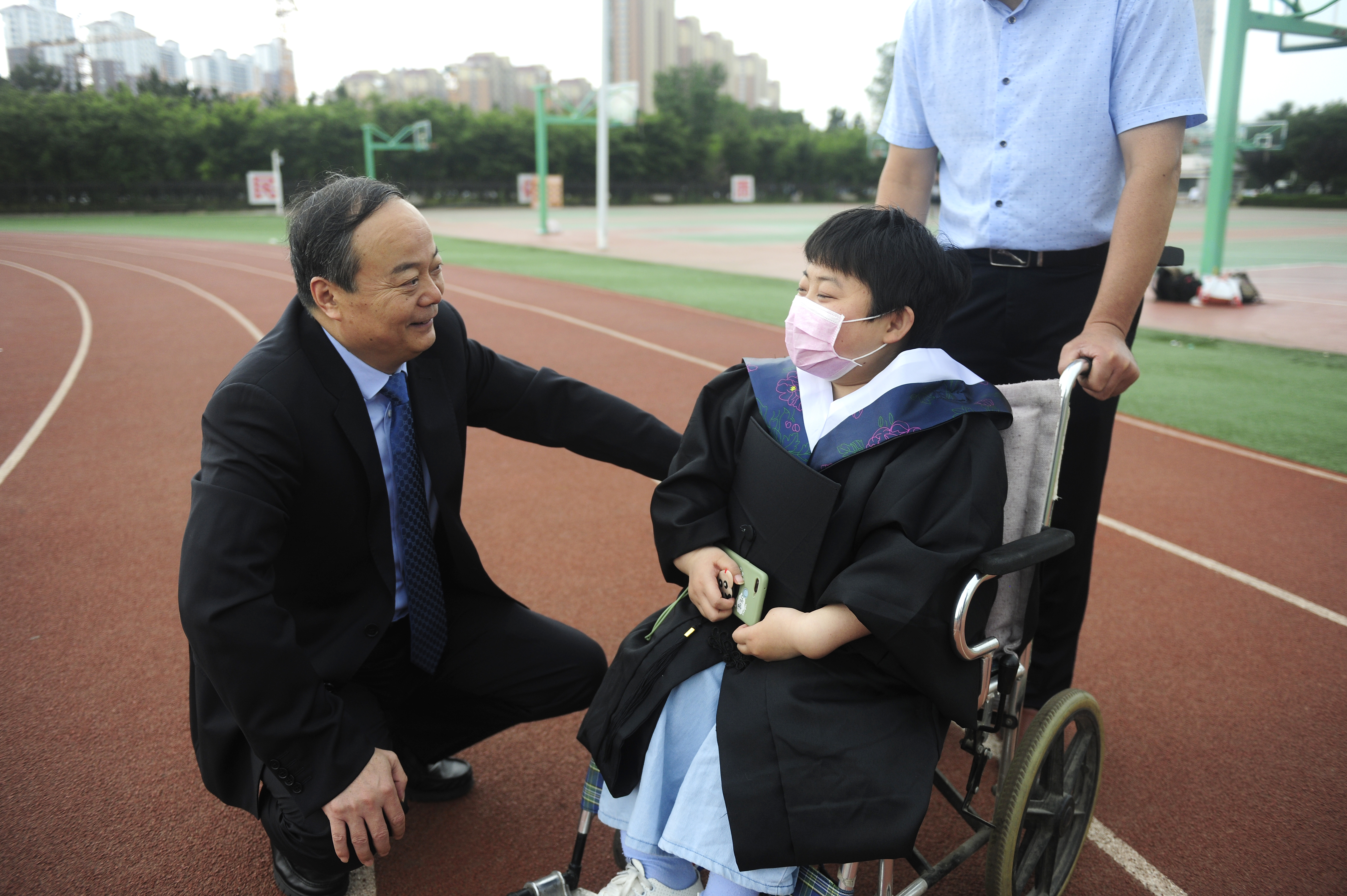 1滨州医学院党委书记车先礼和李长盈深情约定