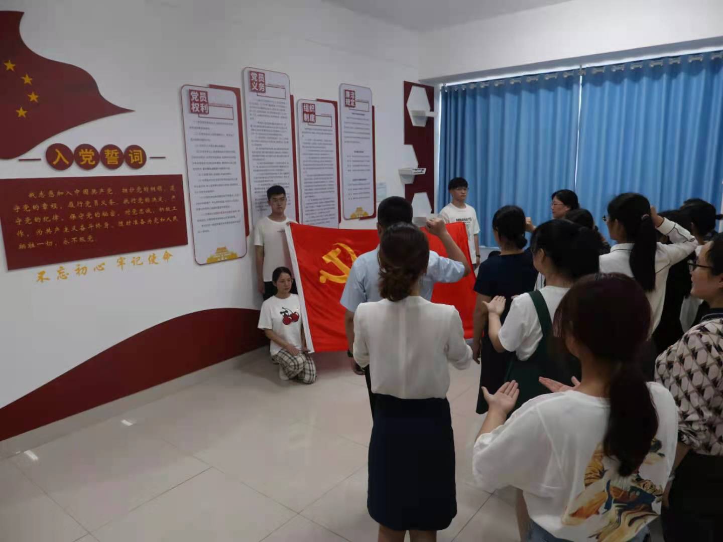 3全体师生党员重温入党誓词
