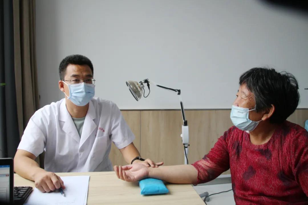 山东中医药高等专科学校宋修道副教授现场把脉