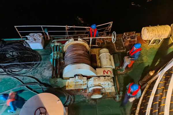 10.昼夜不停工加快施工进度