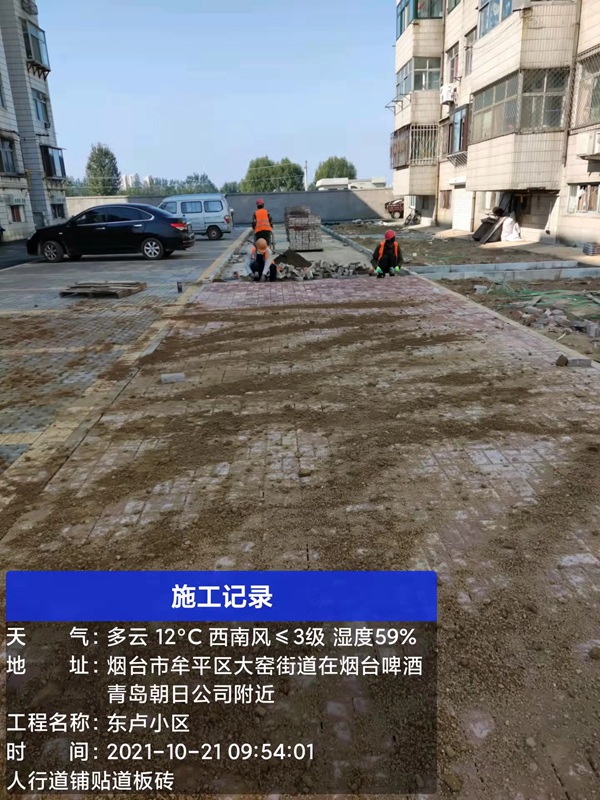 ��¬С������ǰ