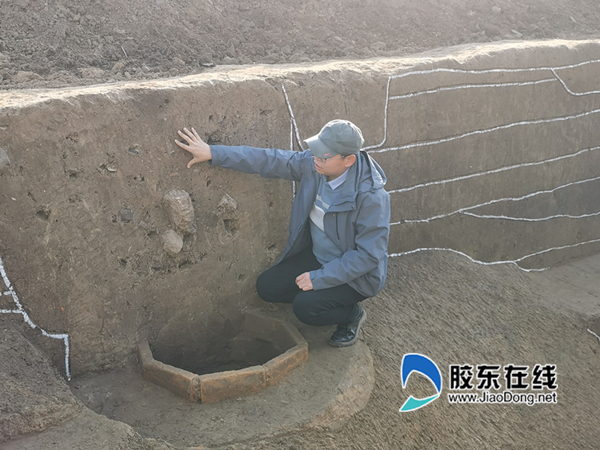 烟台市博物馆吕村遗址考古发掘执行领队孙慧男介绍汉井