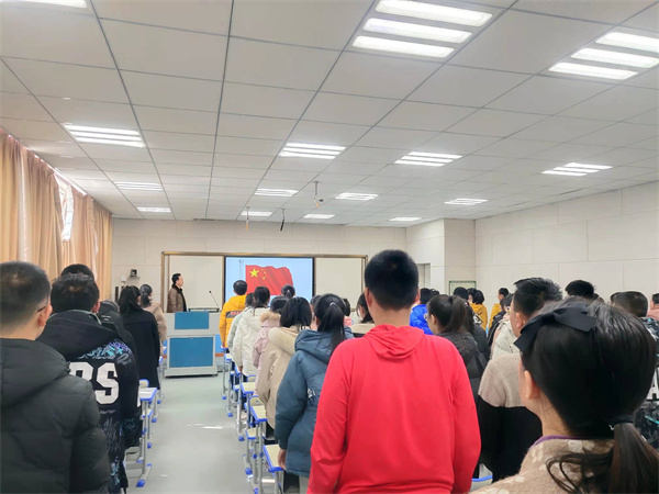 全体师生奏唱国歌