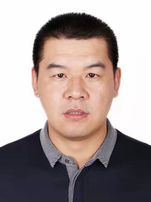 刁言青證件照