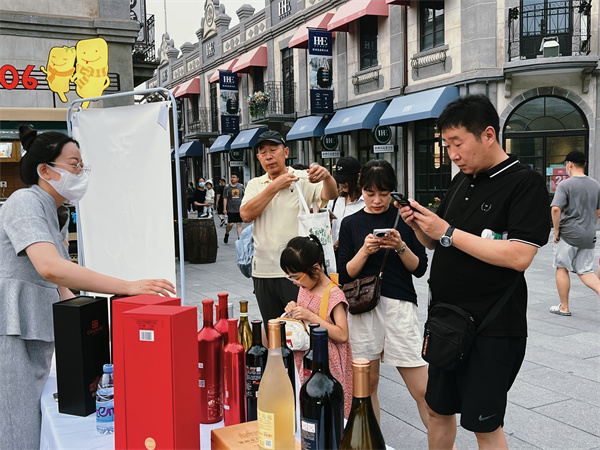 您的夏天张裕来“承包” ！葡萄酒主题露天电影消夏酒会与您相约朝阳街