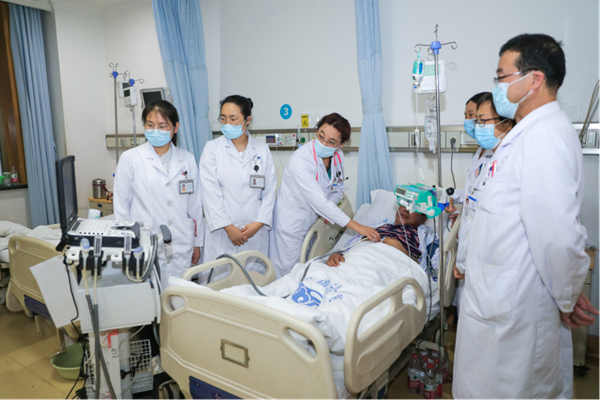 全速奔跑!筑好人民群众生命健康防线21061
