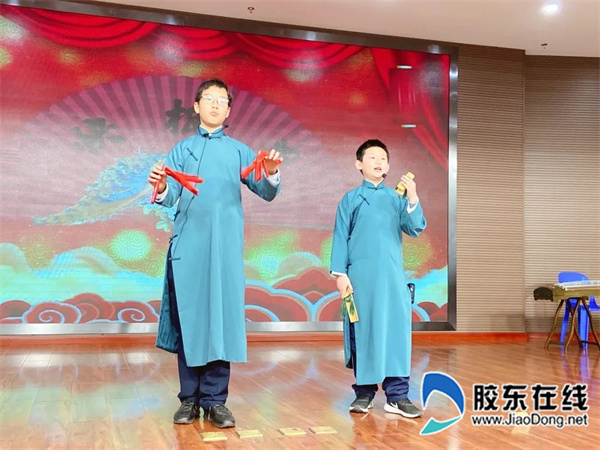 21班和23班合作《书香二中话经典》