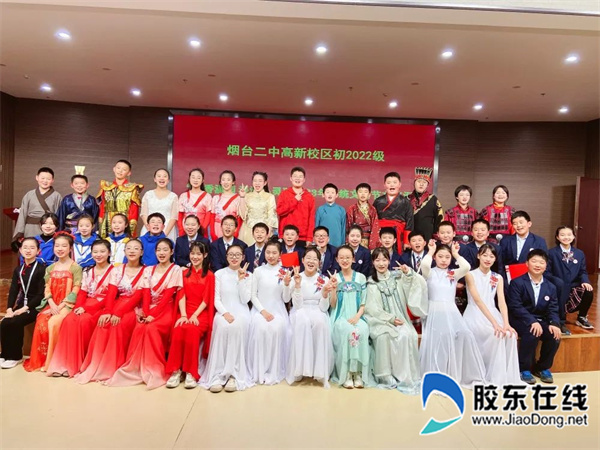 全体演员合影留念