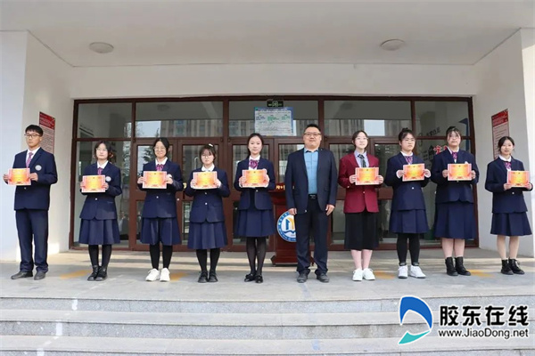 ���Ƚ�����һ���������ζ�ع���佱