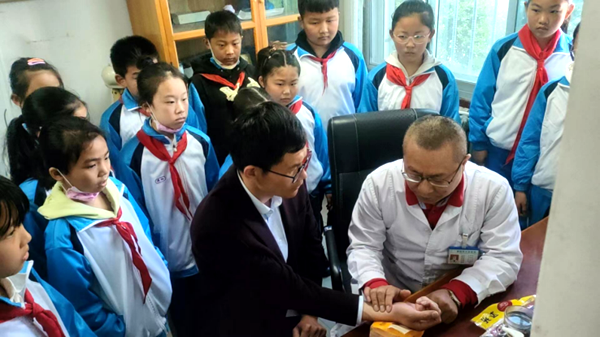 中医走进柏林庄中心初级中学481