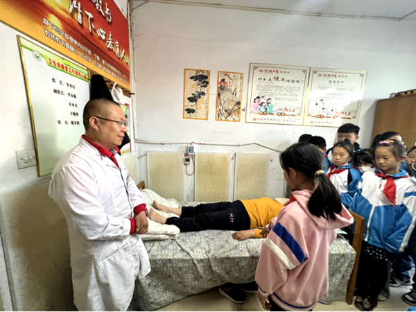 中医走进柏林庄中心初级中学483