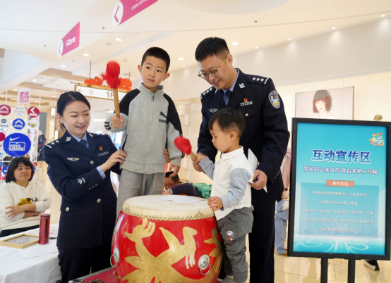 (城市动态)芝罘公安、区金融管理局开展“5.15”打防经济犯罪集中宣传活动225