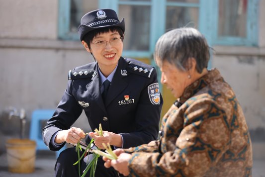 2025好网民·在山东 | 曹园媛:青春之花绽海岛 接力奋斗护平安