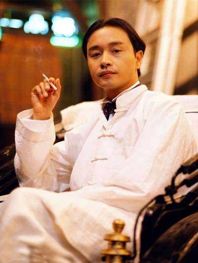 十,张国荣当你用食指在空中划着半圆,模仿程蝶衣横剑自刎的动作时,你