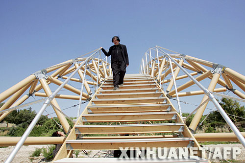 日本建筑师法国河上建"纸桥"[组图]