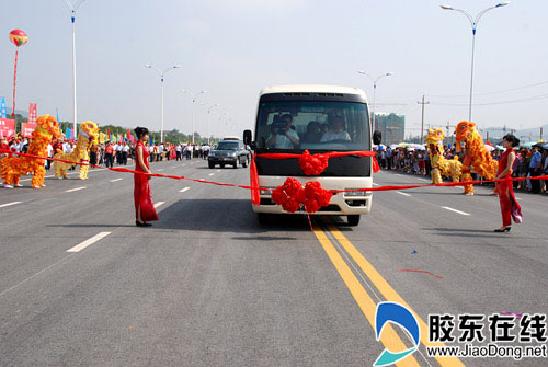 逾10亿元,全长11公里的青年南路正式建成通车,市领导孙永春,栾秉良