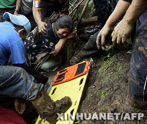 危地马拉泥石流造成5名儿童死亡(组图)