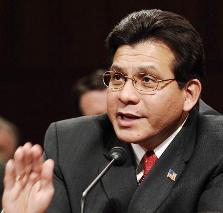 美国司法部长冈萨雷斯宣布辞职