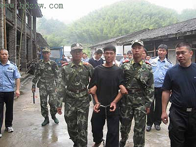 a级通缉犯陈金春受审披露18天逃亡生活(图)