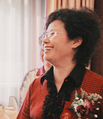 省业界高层到会祝贺                       郑新英在答谢酒会上致辞