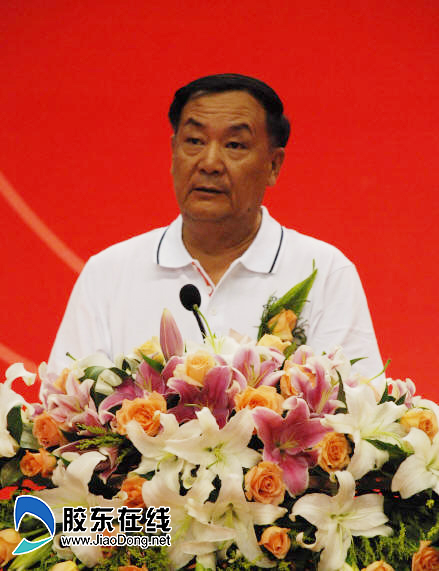 中共烟台市委常委,开发区工委书记,管委主任王秀臣致词