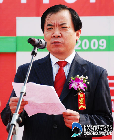 市长助理王式亮发表讲话