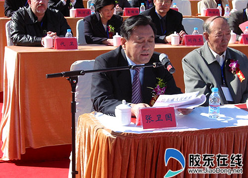 市劳动和社会保障局局长,学院党委书记张卫国主持大会