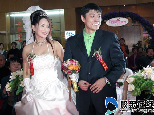 杨欣在家乡烟台完成夙愿 步入婚姻殿堂(组图)