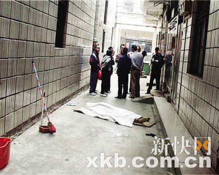 30多岁女子跳楼身亡据称曾与儿子闹别扭图