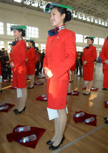 1月9日,北京昌平職業學校航空服務專業的學生在練習站姿.