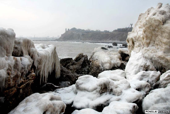 气温低海浪瞬间凝结蓬莱阁现冰浪奇观组图